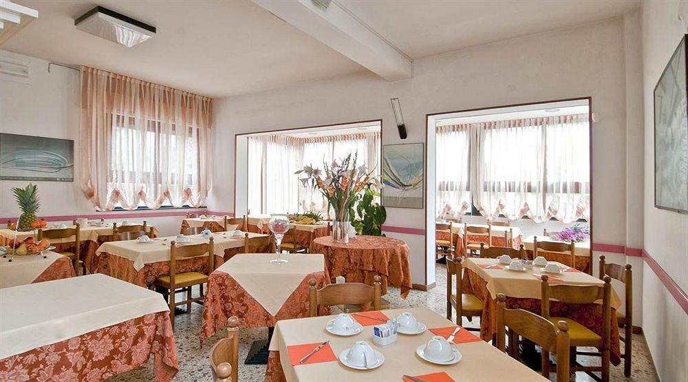 רימיני Hotel Angelini מראה חיצוני תמונה
