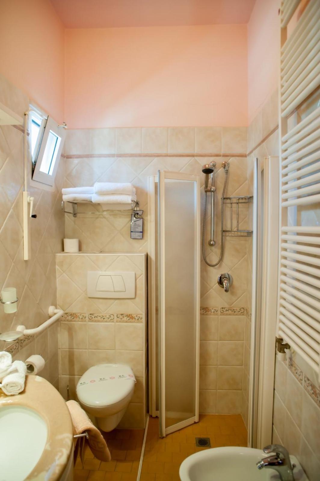 רימיני Hotel Angelini מראה חיצוני תמונה