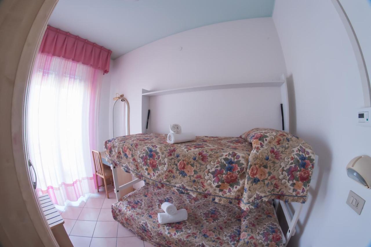 רימיני Hotel Angelini מראה חיצוני תמונה